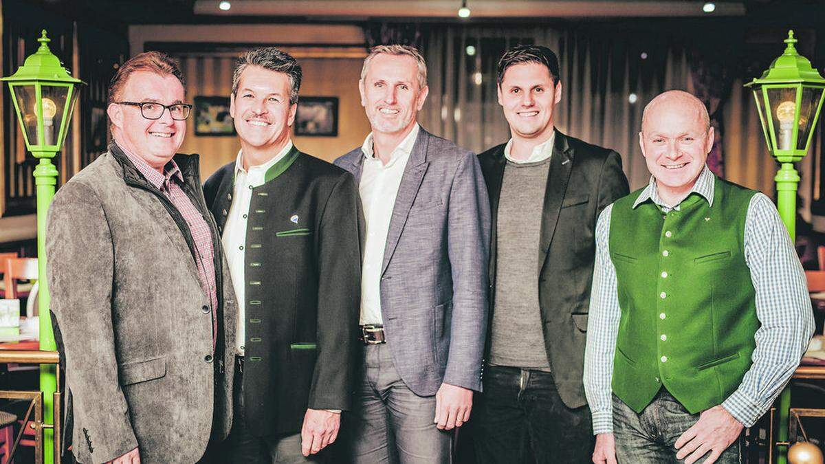 Walter Ofner (Ofner Immobilien), Johann Harkam  (RE/MAX White Horse), Andreas Glettler (Raiffeisen Immobilien), Michael Bakota (s REAL Immobilien) und Gerfried Peiner (Volksbank Immobilien)