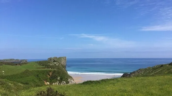 Eine Radtour entlang des "Camino del Norte" an der Küste Asturiens unternehmen.