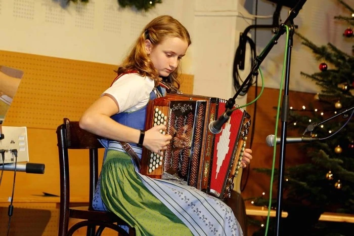 oder Sophie Spanner auf der Steirischen Harmonika...