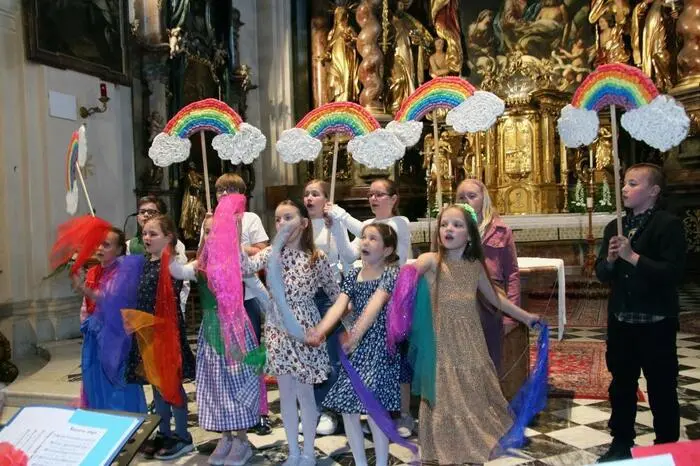 Den villahafner Kinderchor aus Maria Lankowitz (Leitung Ida Hafner),