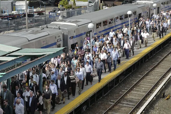 Teile der Technik sind völlig veraltet. Die Ampeln stammen teilweise noch aus den 1930er-Jahren. "Wir leben im digitalen Zeitalter", sagt MTA-Chef Joe Lhota. "Unser Signalsystem ist noch nicht einmal analog. Es ist mechanisch."