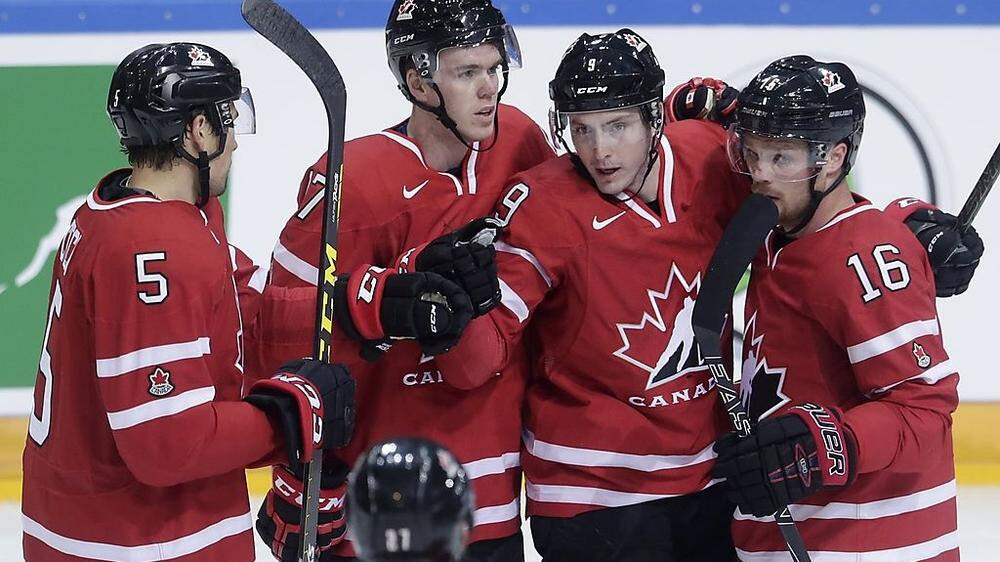 Die Kanadier freuen sich über einen Treffer gegen die USA