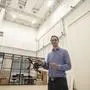 Prof. Stephan Weiss in der neuen Drohnenhalle