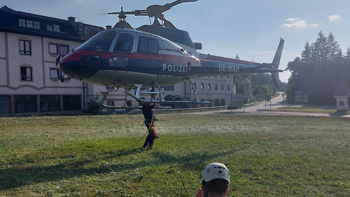 Der Wanderer wurde vom Hubschrauber mittels Seilbergung geborgen