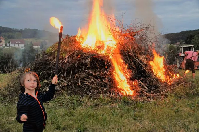 Highlight war das Sonnwendfeuer.