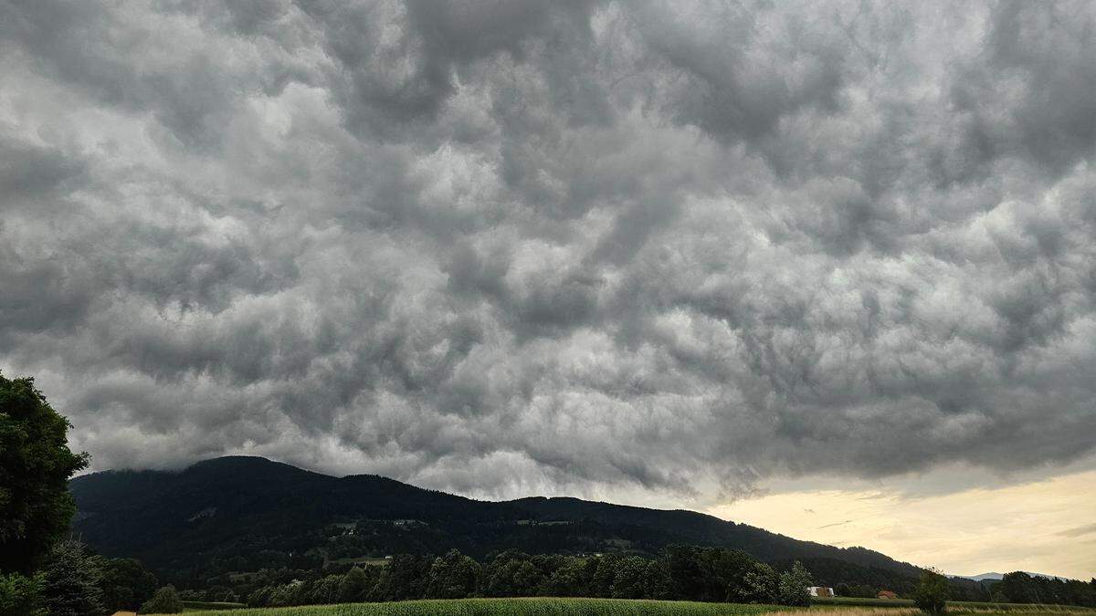 Gewitterzelle über der Koralpe