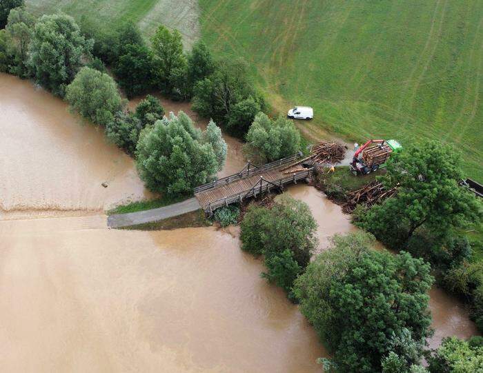 Überflutung bei der Harderbrücke in Weitensfeld