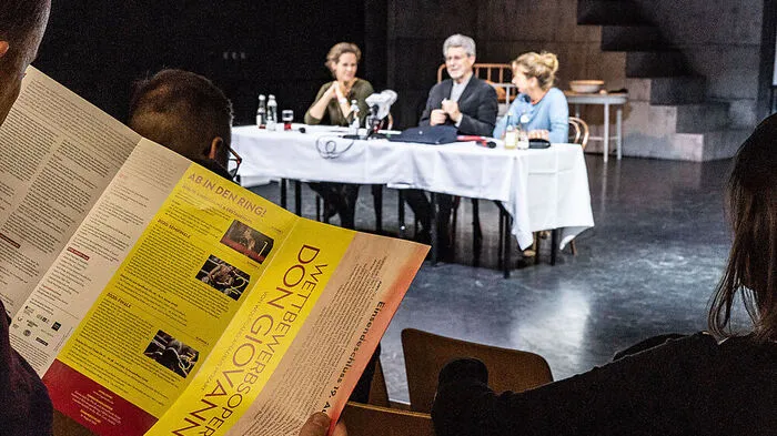 Präsentation des „Ring Award“ mit Nora Schmid, Heinz Weyringer und Iris Laufenberg