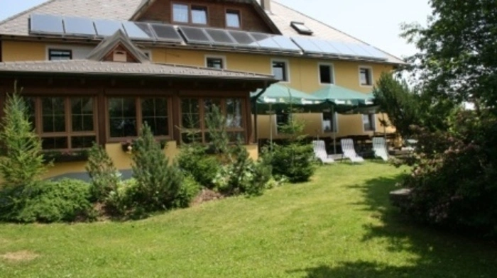 Der Gasthof „Zum Kramer“ in Pisweg lockt mit einem Restaurant, einem Kinderspielplatz und einem Streichelzoo. Der Betrieb liegt auf 1000 Metern Seehöhe und ist idealer Ausgangspunkt für verschiedenste Wandertouren. Zur Abstimmung geht es hier