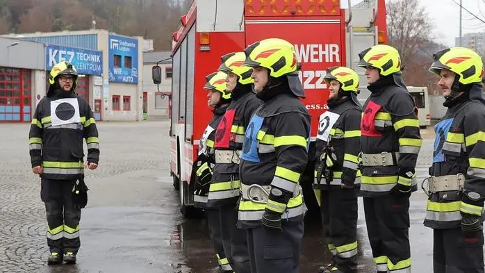 Für die Florianis der Freiwilligen Feuerwehren Gai und Leoben-Göss waren im Zuge ihrer Branddienstleistungsprüfung Holzstapelbrände, ein Scheunenbrand und ein Flüssigkeitsbrand abzuarbeiten.