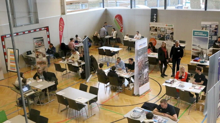 Die Gemeinde Glanegg stand am Freitag im Mittelpunkt des 1. Lehrlingscastings, zu dem die Wirtschaftskammer (WK)-Bezirksstellen St. Veit und Feldkirchen geladen hatten.