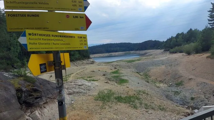 Schade! Bei der Hitzewelle würden viele Menschen sicher auch gerne ihre Freizeit am Forstsee verbringen.