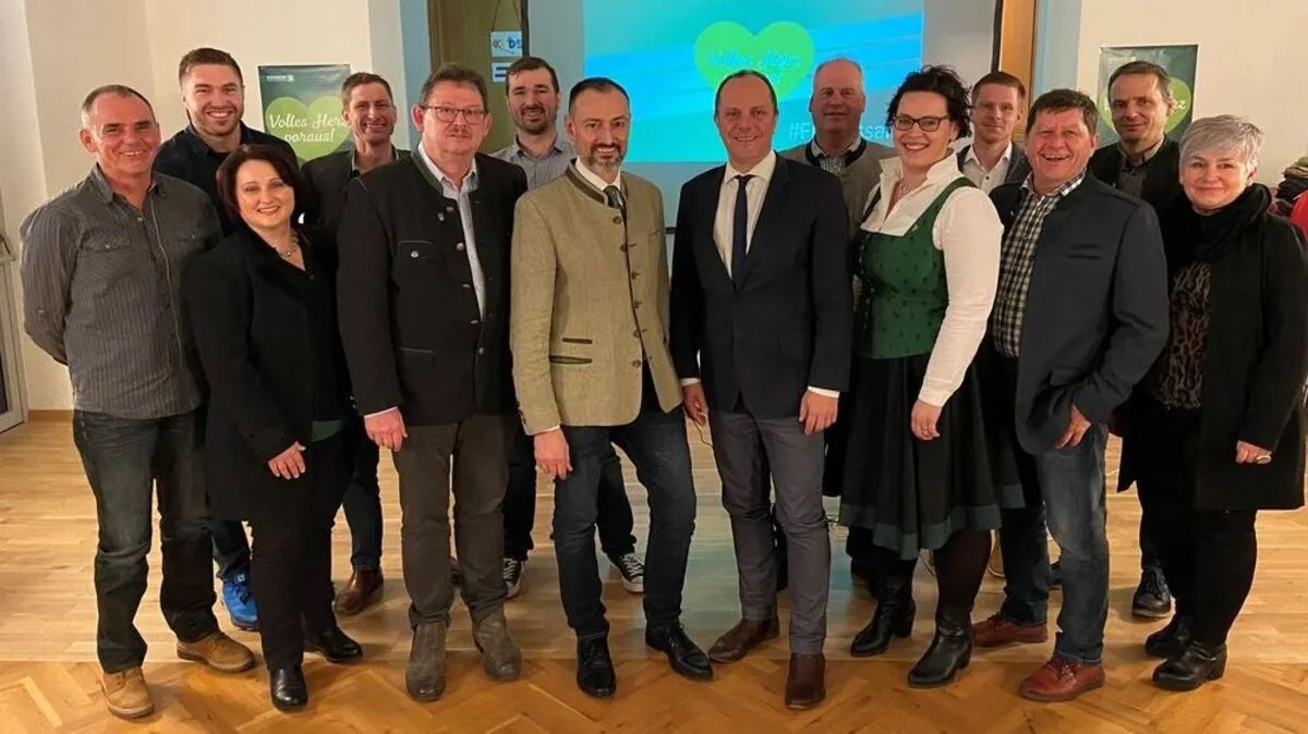 Bürgermeister-Kandidat Werner Berghofer und Nationalratsabgeordneter Christoph Stark mit dem Passailer ÖVP-Team für die Gemeinderatswahl