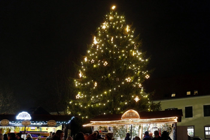 ... und stimmungsvollste Weihnachtsmarkt im Ther­men- und Vulkanland.