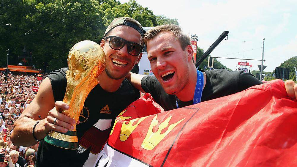 Weltmeister Kevin Großkreutz mit Lukas Podolski (links)