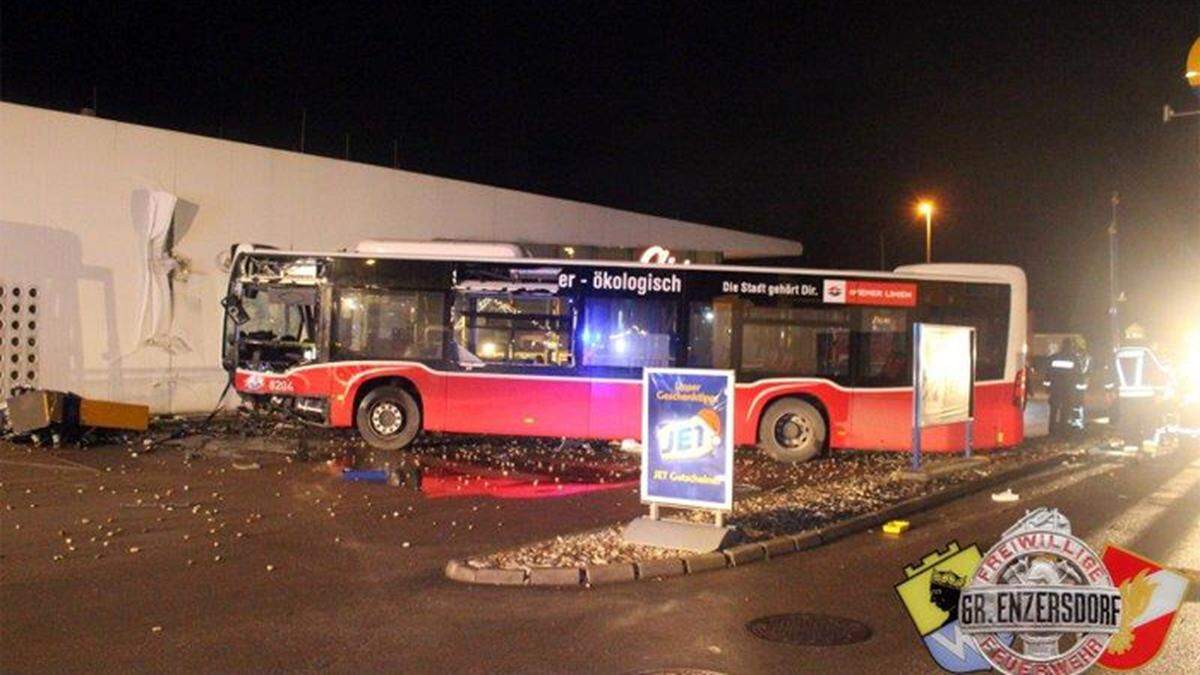 Das Fahrzeug hatte sich laut Polizei zuvor selbstständig in Bewegung gesetzt