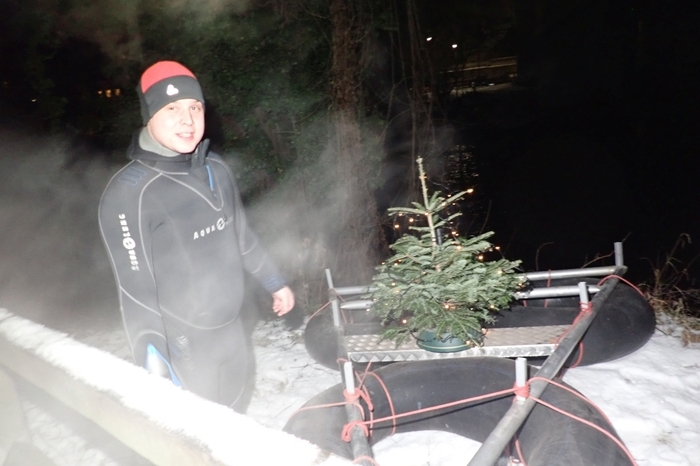 Die Taucher und Schwimmer wünschten den Gästen ein gesegnetes Weihnachtsfest und ein gutes neues Jahr.