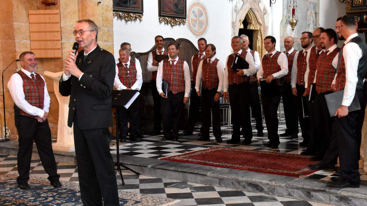 Der Kameradenchor Schönberg-Lachtal sang für die Hochwasseropfer in Österreich. Ruud Stavermann freute sich über den starken Besuch und die Spendenbereitschaft