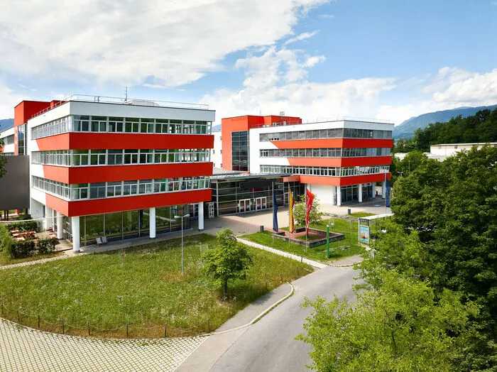 Neuer Markenauftritt für eine etablierte Bildungsinstitution | Neuer Markenauftritt für eine etablierte Bildungsinstitution
