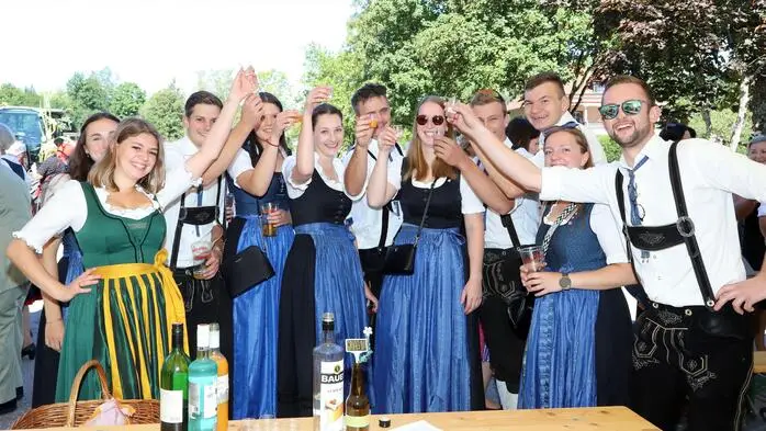 Die Landjugend Zedlitzdorf mit Obmann Simon Lechner und Leiterin Lisa Wasserer machten den Auftanz.