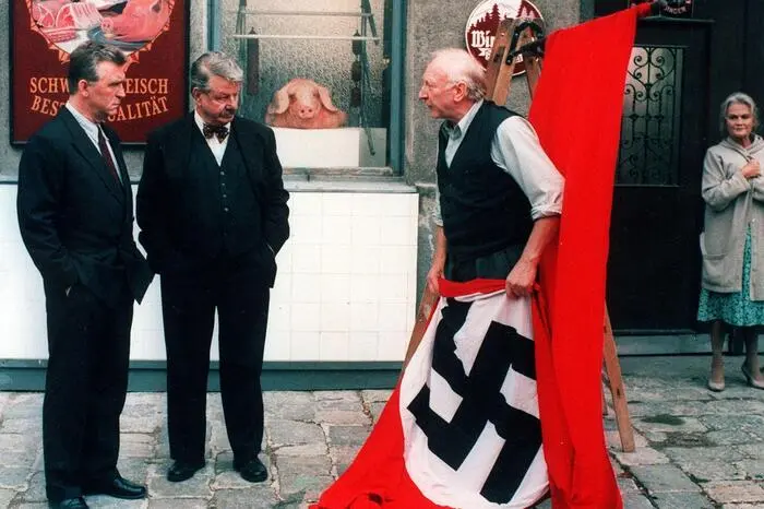 Dem heimischen Publikum war Petters aber auch aus zahlreichen Fernsehrollen bekannt, wie hier in  "Der Bockerer".
