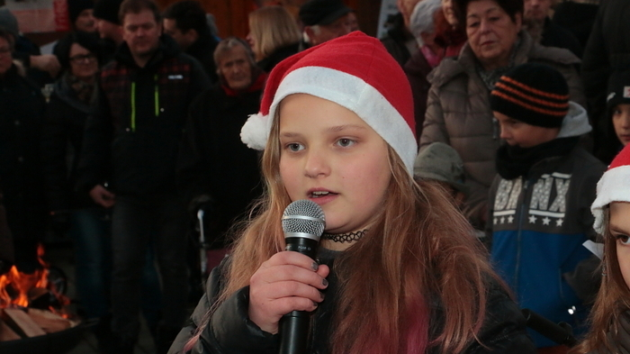 Der stimmungsvolle Adventmarkt beim Areal des Gemeindeamtes in Rosental zog eine große Besucherschar an.
