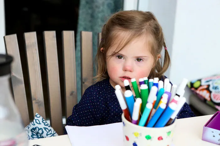 Mia wird im Dezember vier: Wie andere Kinder in diesem Alter will sie bereits alles selbst machen.