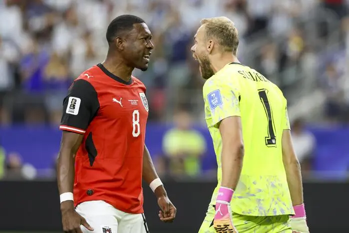 David Alaba (4): Rettete in Hälfte eins zwei Mal in höchster Not vor Lionel Messi. Leistete sich keine Fehler, wurde nach etwas mehr als einer Stunde wieder vorzeitig vom Platz genommen.