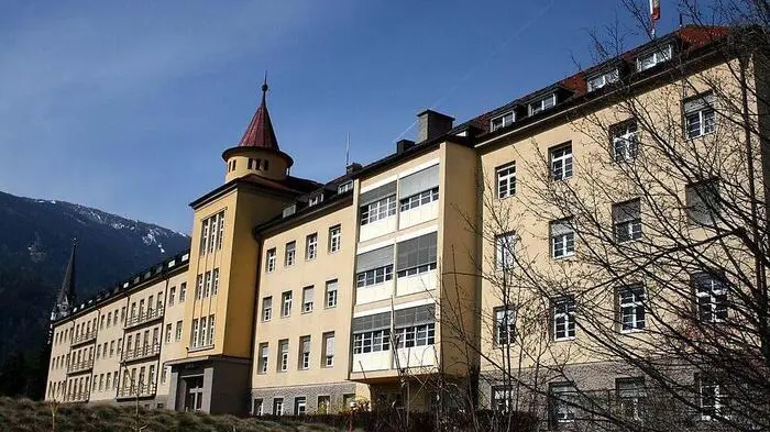 Das Bezirkskrankenhaus Lienz von außen