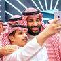 Kronprinz Mohammed bin Salman posiert für ein Selfie