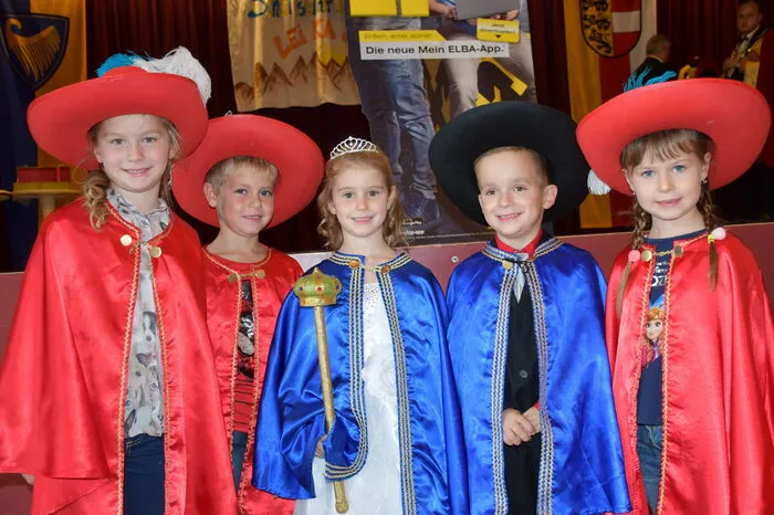 Unterstützt werden sie von Prinzessin Mia Pleschgatternig vom Oberdörfl und Jonas Lerchbaumer von der Hühnerranch sowie dem Kinderministerrat Helena Lampersberger, Adrian Kalser und Caroline Preßlinger.