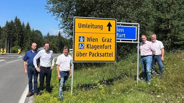 v.l.: Gemeindekassier Michael Stering (Hirschegg-Pack), Bürgermeister Georg Preßler (Edelschrott), Bürgermeister Markus Prettenthaler (Hirschegg-Pack), ÖAAB-Landesobmann Günther Ruprecht, Gemeindekassier Helmut Gratz (Edelschrott)