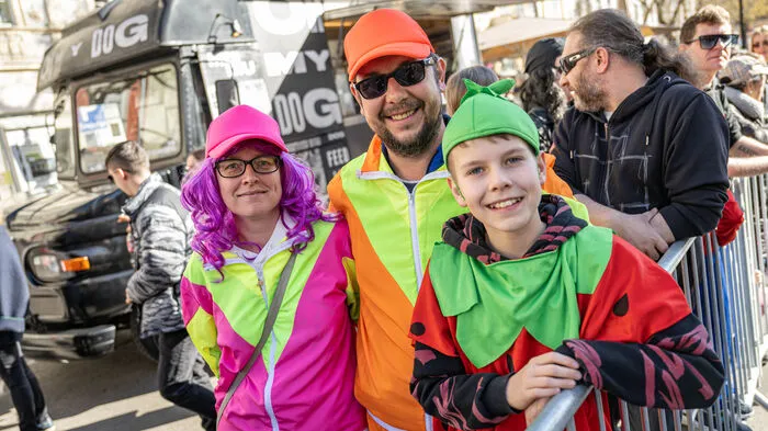 Bestens im Blick: Das waren die Zaungäste beim 49. Faschingszug der Kleinen Zeitung