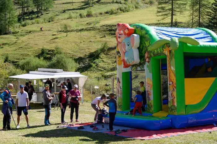 Beim Nationalpark-Kinderprogramm heißt es außerdem: ausprobieren, experimentieren und basteln. Neben einem Kunstdruck-Workshop wartete auf die kleinsten Besucher auch eine Hüpfburg