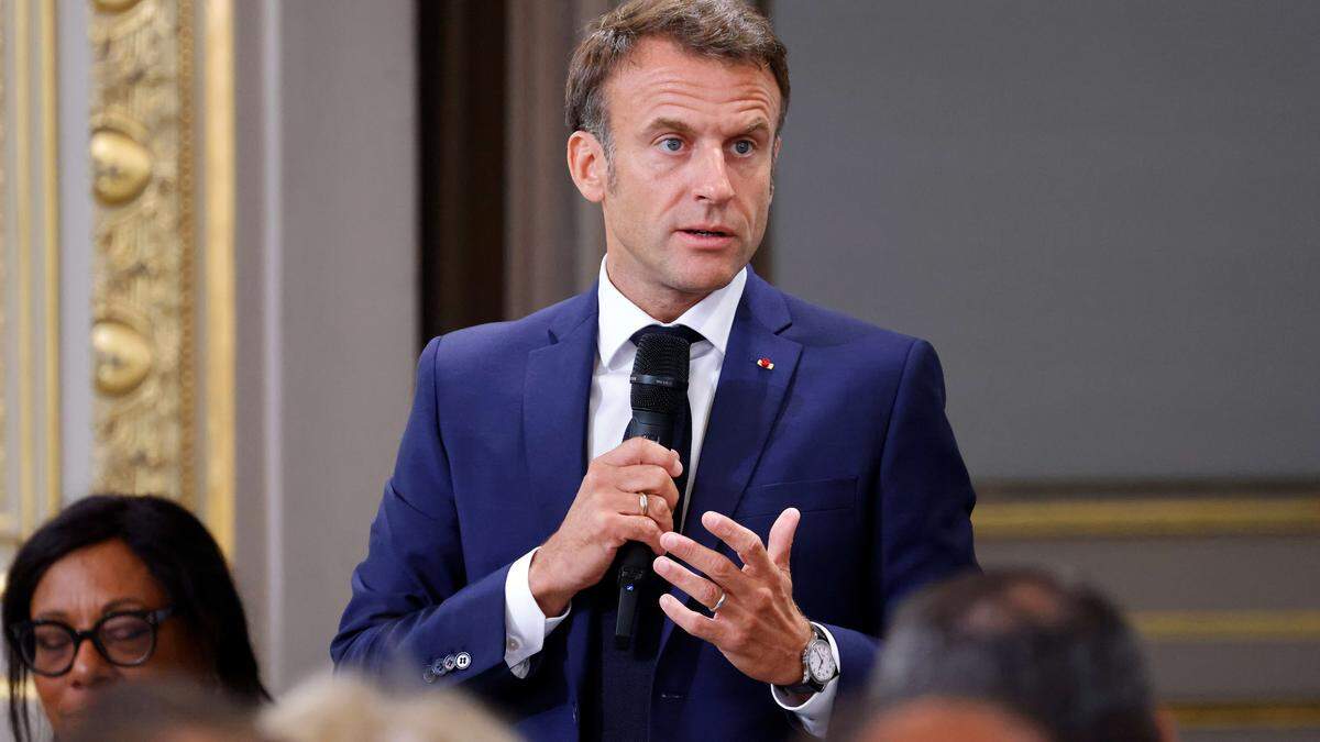 Frankreichs Präsident Emmanuel Macron überlegt den social-media-Zugang zu beschränken. 