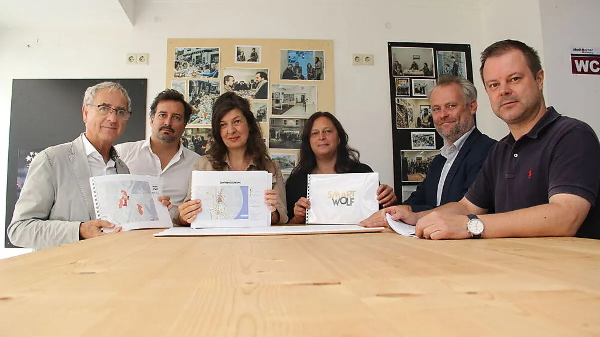 Von links: Bürgermeister Hans-Peter Schlagholz, Alexander Baldele (Firma Nyxas), Sanela Pansinger, Eva Schatz vom Stadtmarketing, Rainer Rosegger und Stadtrat Christian Stückler