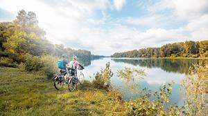 Der Fernradweg führt durch die Flusslandschaften von Mur, Drau und Donau durch fünf Länder