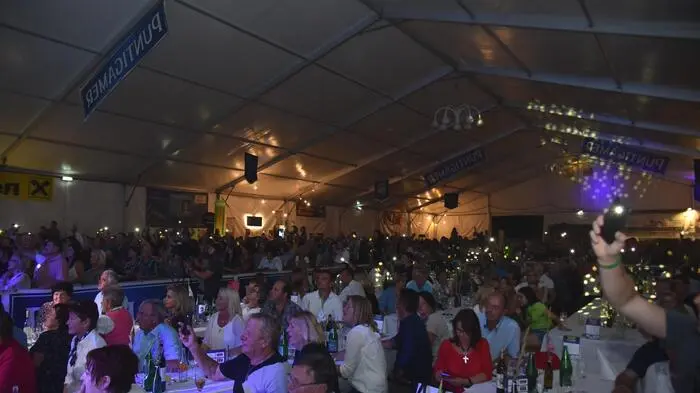 Tolle Stimmung herrschte im Festzelt beim "Prebucher Festival" der Freiwilligen Feuerwehr. Bereits zwei Tage vorher hatte es einen Frühschoppen gegeben.
