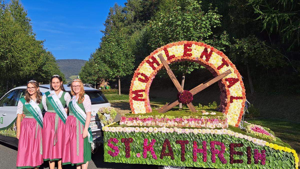 Mit diesem floralen Mühlenrad gewann die Gemeinde St. Kathrein am Offenegg den Blumenkorso