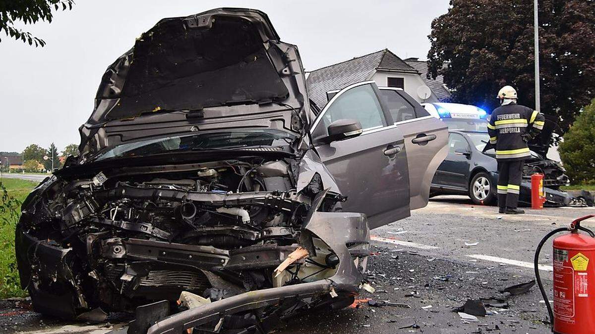 Insgesamt vier Personen befanden sich in den beiden Autos