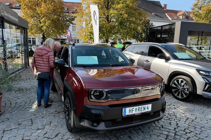 Präsentiert wurden aktuelle Trends aus der Elektromobilität, Hybridtechnik oder Fahrassistenzsysteme.
