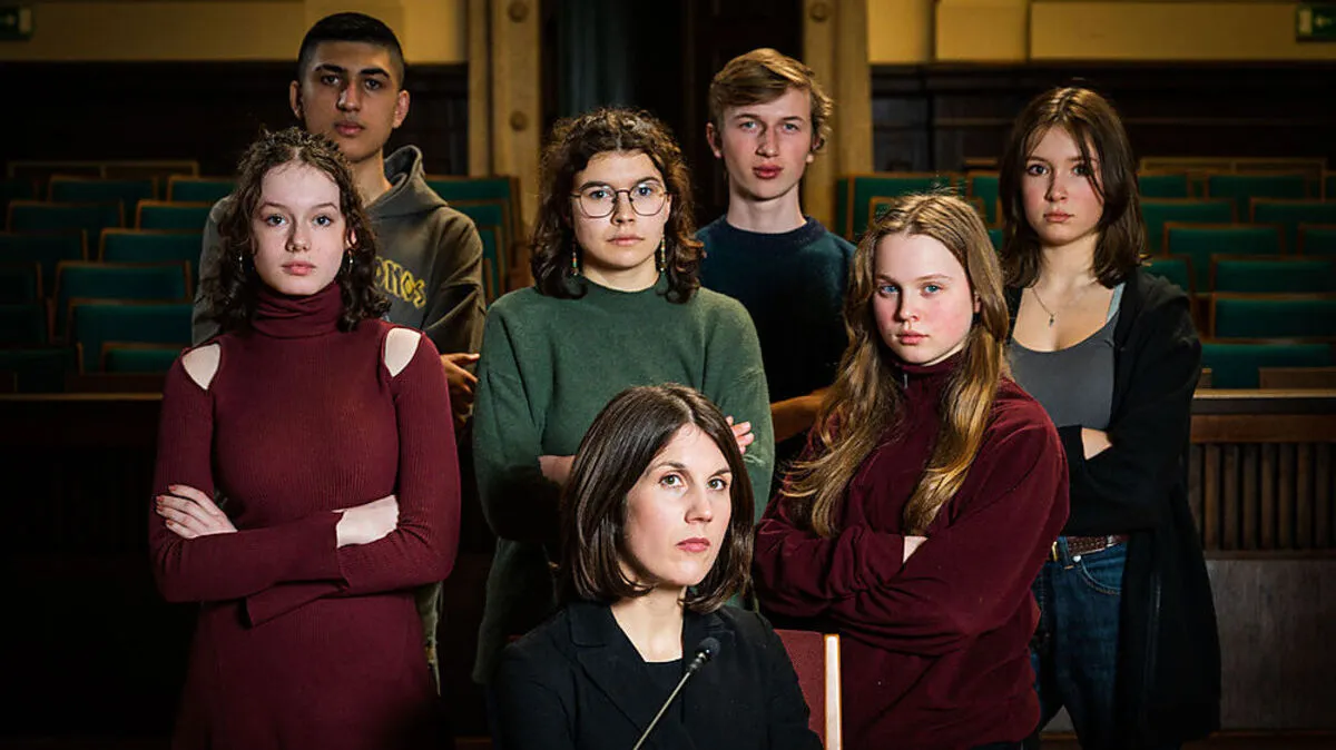 Ein Teil der Klägerinnen und Kläger mit Anwältin Michaela Krömer