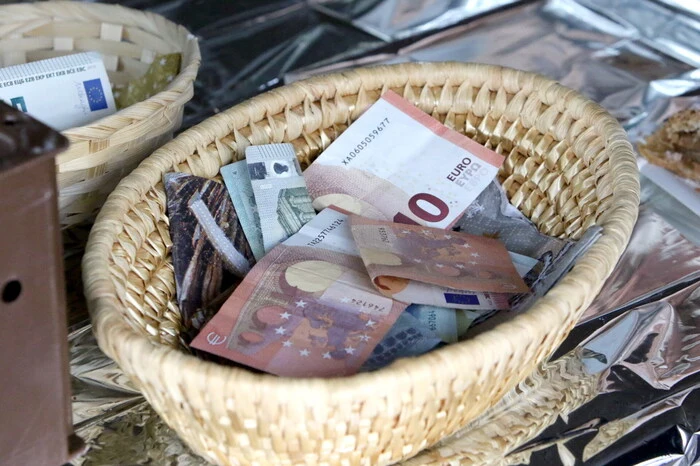 Beim Stand vor dem ehemaligen Textilzentrum Mautz gesehen wurden unter anderen die Vizebürgermeister Ines Hölbling und Arno Goldner, die Stadträte Helmwig Marktl, Wolfgang Leitner und Klaus Trampisch, Musikexperte Walter Markus, Diplompädagogin Doris Kosel, Eishockeyclub (EHC) Althofen-Obmann Karl „Kore“ Weitensfelder,  Mario Krassnitzer vom Althofener Abschleppdienst/Servicecenter sowie der ehemalige Althofner Limonadenerzeuger Hans Knafl.
