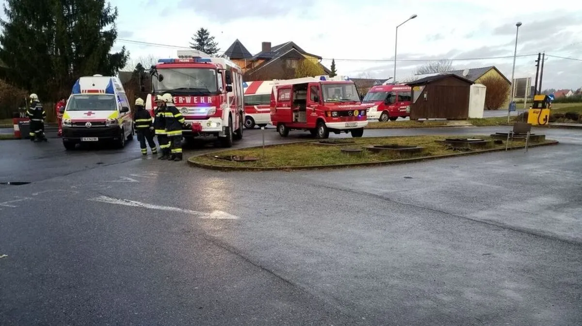 Drei Feuerwehren mit rund 20 Mann sicherten den Bereich der Tankstelle