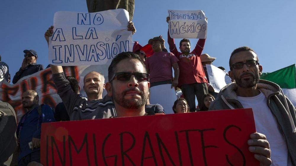 &quot;Raus mit den Invasoren&quot;, forderten Demonstranten in Tijuana