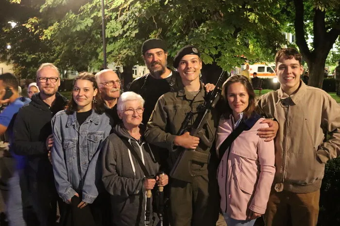 Nach Begrüßungsworten unter anderem von Landeshauptmann Christopher Drexler (ÖVP), wurden die Frauen und Männer angelobt. Zwischendurch blieb Zeit, mit Familie und Freunden die Erinnerung festzuhalten und Fotos zu machen.