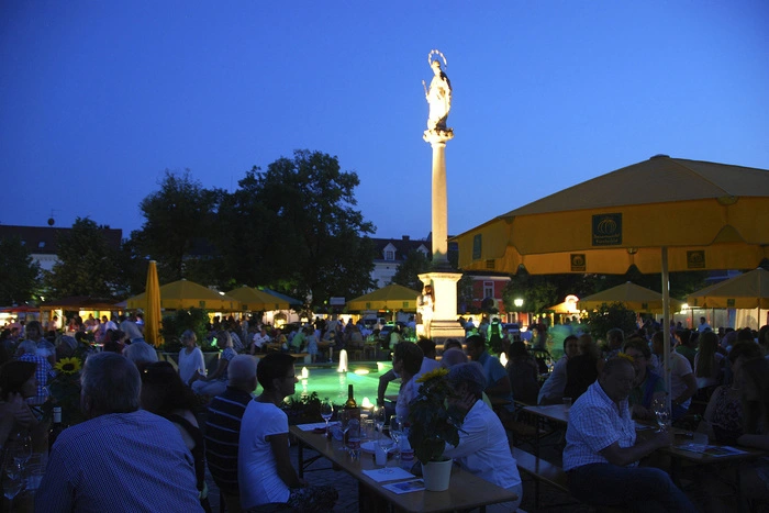 Bis Mitternacht konnte man die variantenreiche Weinvielfalt...