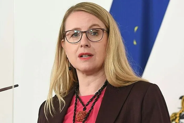 Die Herausforderungen sind enorm, doch die Diskrepanz zwischen Ankündigungspolitik und Umsetzung war mitunter eklatant. Erfolge konnte sie u. a. mit der Investitionsprämie verbuchen.
