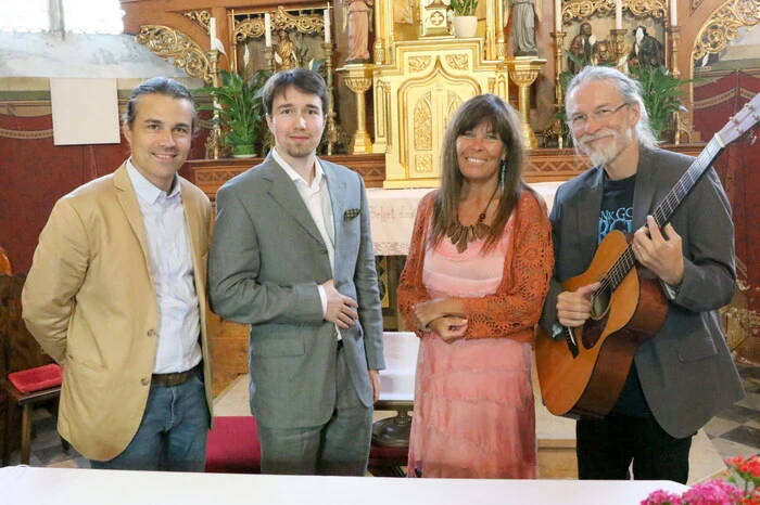 Das bekannte Launsdorfer Musiker-Ehepaar „Outi &amp; Lee“ (3. und 4. von links) sowie Michael (Orgel, links) und Johannes Wasserfaller (Tenor, 2. von links ) gaben am Samstagabend unter dem Motto „Orgel meets Blues“ im Rahmen des „Althofener Altstadtsommers 2020“ Proben ihres musikalischen Könnens. 