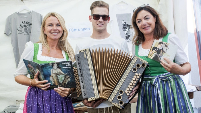 40 Jahre und kein bisschen leise: Seit 1976 werden in Bad St. Leonhard "Steirische" in Handarbeit gebaut. Dieses Jubiläum feiert der Traditionsbetrieb "Harmonika Müller" zusammen mit Kunden und Einheimischen am Samstag und Sonntag.